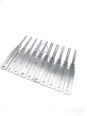 Um conjunto de 10 peças Grandmaster para cofres de grau C, carros/motos e fechaduras de trânsito