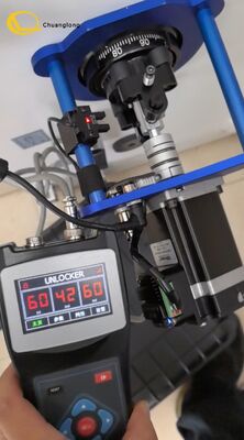 Decodificador automático de combinação para fechaduras de caixa e caixas eletrônicos