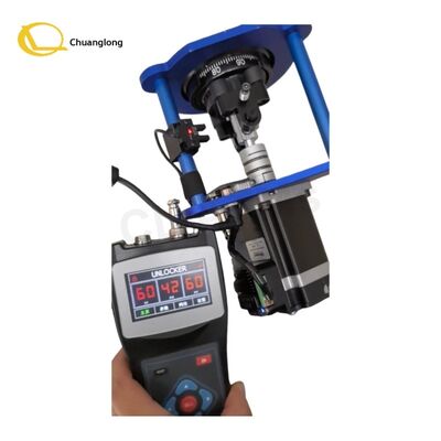 O Localizador Automático de Combinação Grandmaster   CodeCracker Automático para Cofres ATM e Mecânicos com Discagem Sistema Motor/Sensor para Decodificação Não Destrutiva de Fechaduras de Cofres e Caixas Eletrônicos